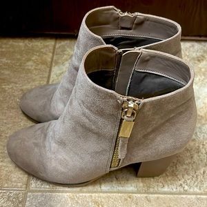 Size 8 taupe heel boot